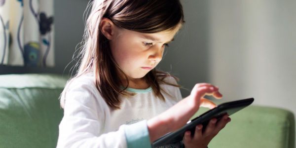 Enquête-Témoignages: Enfants hyperconnectés, attention danger !