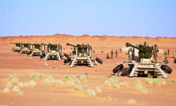 Gaïd Salah supervise un exercice tactique avec munitions réelles « Raad Assahraa »