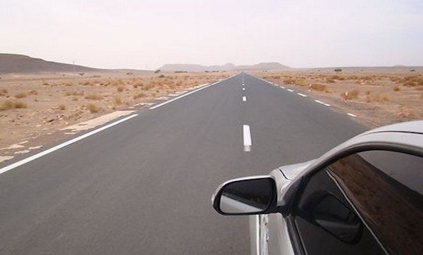 El-Oued : lancement des travaux de dédoublement de la RN-3 dans la région d’Oued-Righ