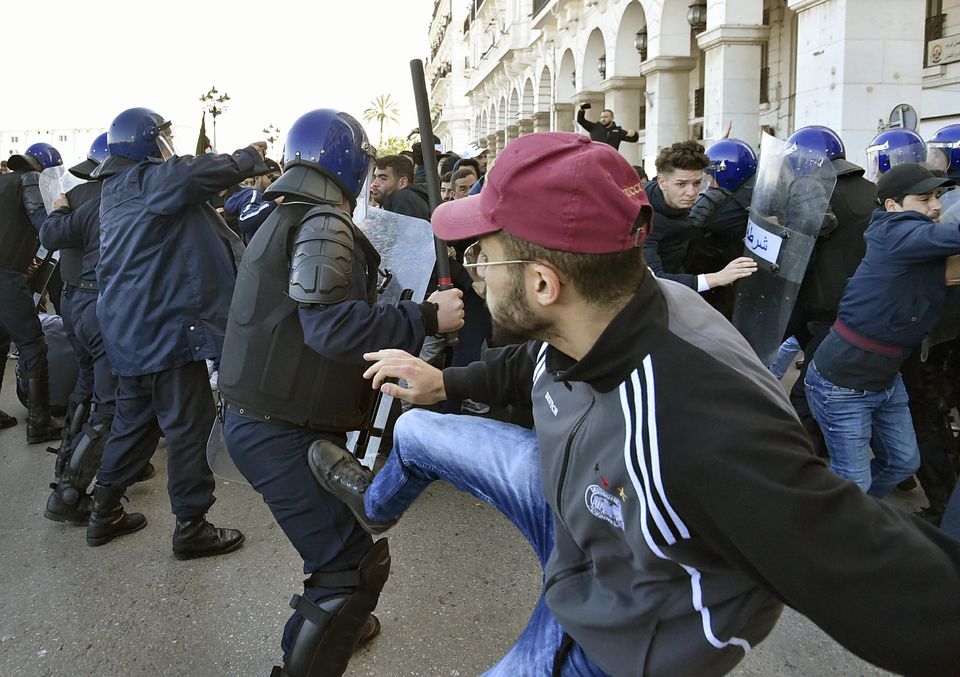 Les forces antiémeute ont été attaquées par des baltaguias à Telemly (Alger)