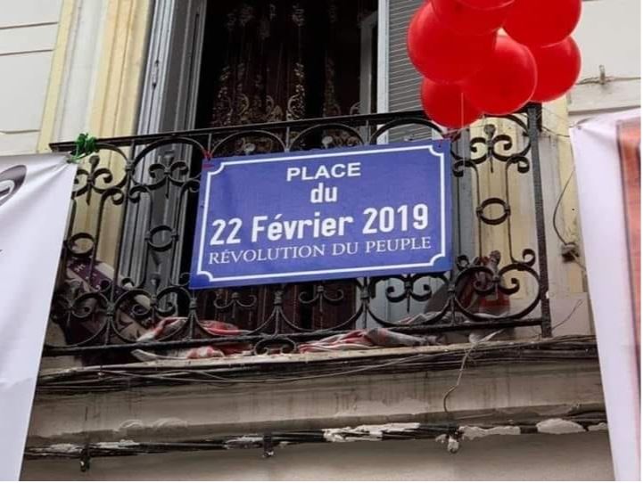 Les Algériens laissent libre cours à leur créativité: sélection des meilleurs pancartes de la dernière marche.