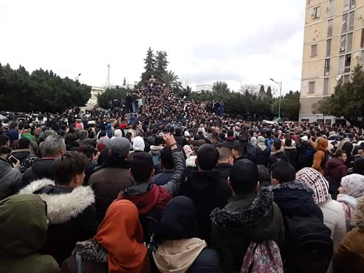 Guelma: Des dizaines de milliers de citoyens dans la rue