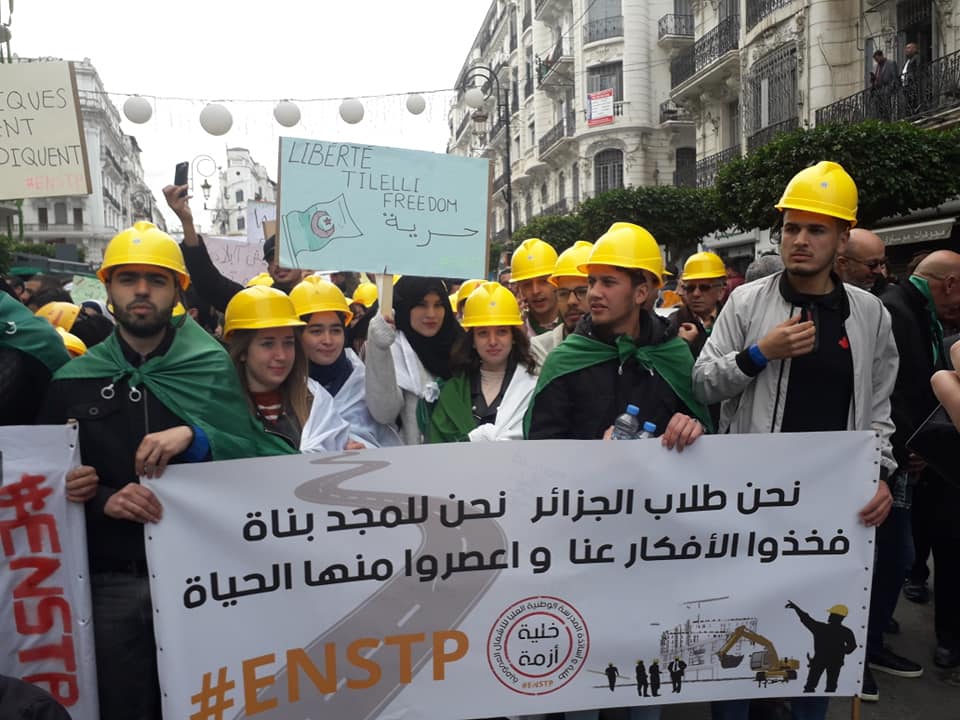 Les médecins rejoignent les étudiants pour dire non au pouvoir.