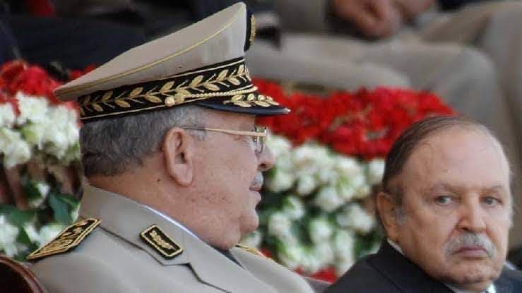 Article 102 : Bouteflika part mais le système reste !