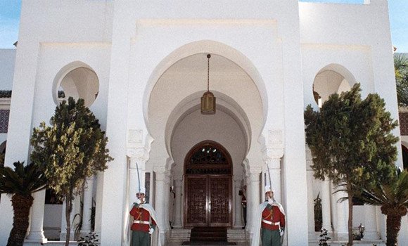 Bouteflika signe deux décrets dont un, portant création de poste de vice-Premier ministre