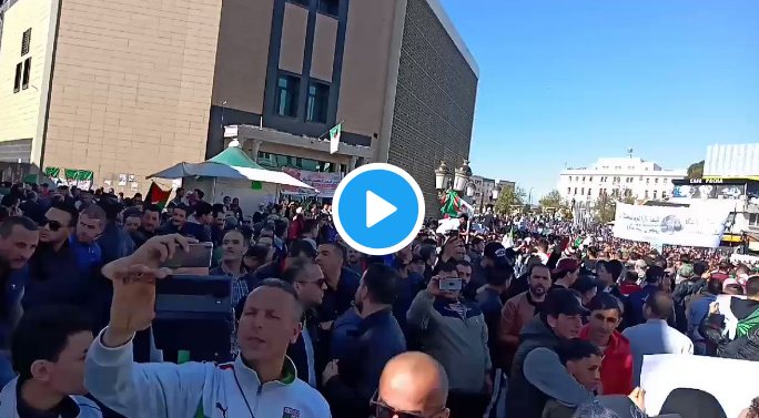 Des centaines de milliers de manifestants dans la rue, du jamais-vu à Constantine !