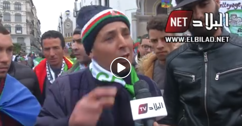 Vidéo: Un manifestant adresse un message à Bouchareb et Ouyahia