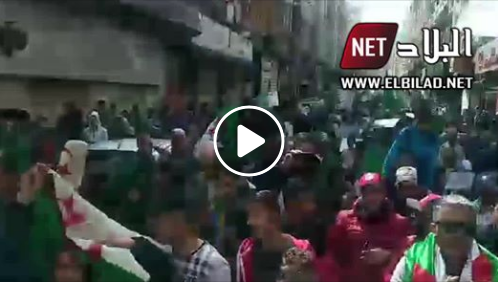A Oran, des milliers de manifestants marchent contre le pouvoir ! [vidéo]