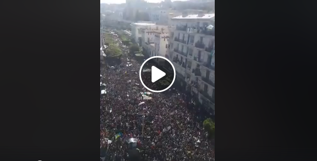Alger-centre est déjà noire de monde !