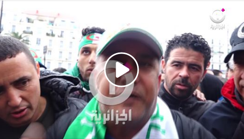 Vidéo: Quand un manifestant adresse un message en langue russe à Poutine !