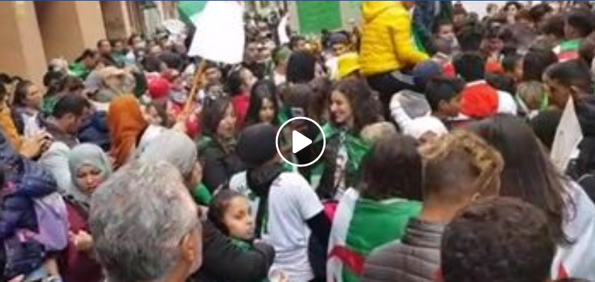Vidéo: des centaines d´Algériens se sont rassemblés devant le consulat d’Algérie à Alicante
