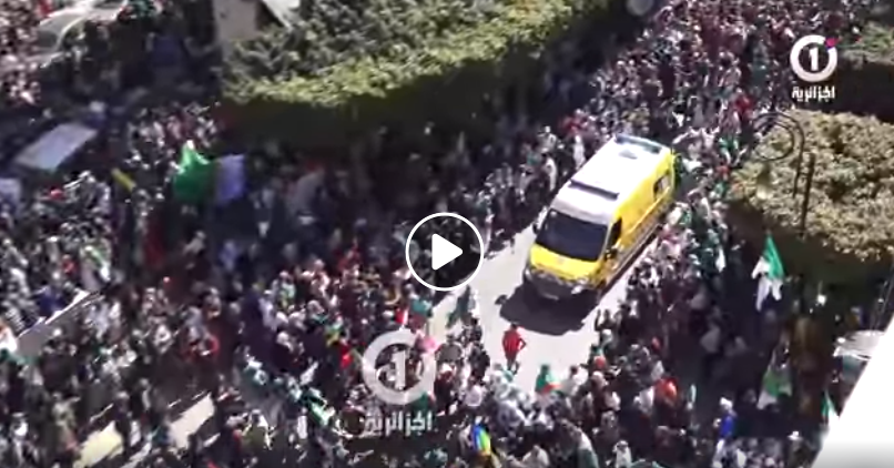 Les manifestants ont fait preuve d’un civisme en laissant passer une ambulance à Alger-centre [vidéo]