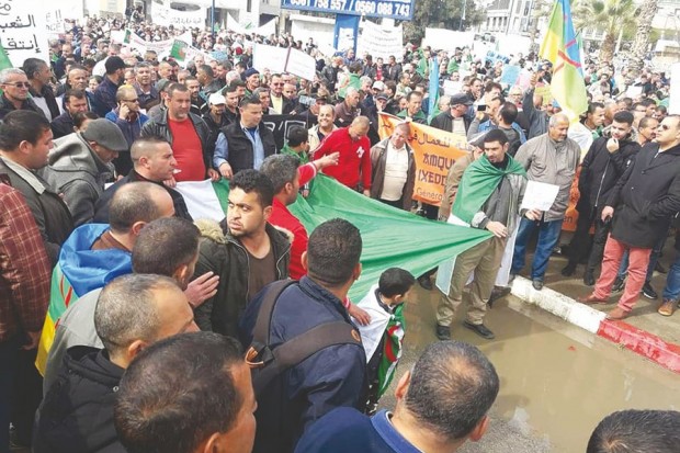 À l’initiative de la coordination de wilaya de Béjaïa du SNAPAP: Des milliers de fonctionnaires ont investi la rue