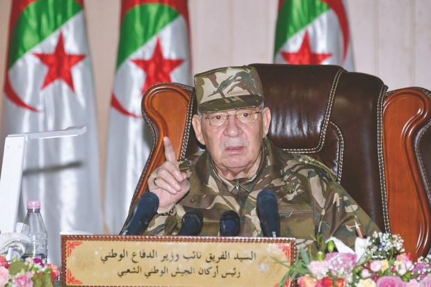Le général de corps d’armée Ahmed Gaïd Salah: « L’armée maîtrise les nouvelles technologies »