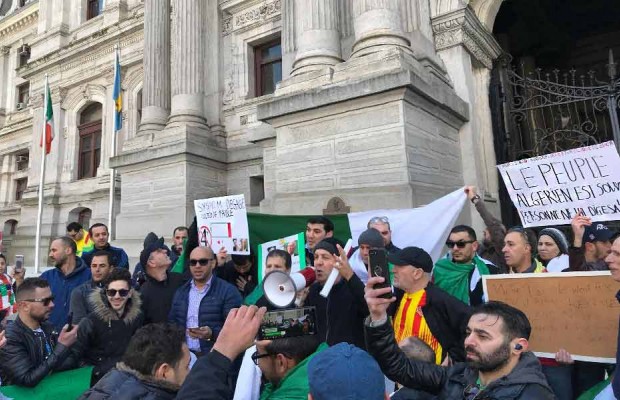 «Boutef you are fired»: La communauté algérienne de Philadelphie proteste contre le système en place