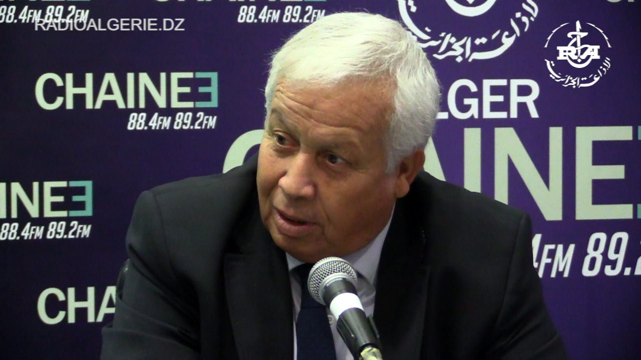 M. Walid Laggoune, Professeur en droit constitutionnel, à la Radio : la Constitution ne prévoit aucune disposition de report des élections présidentielles