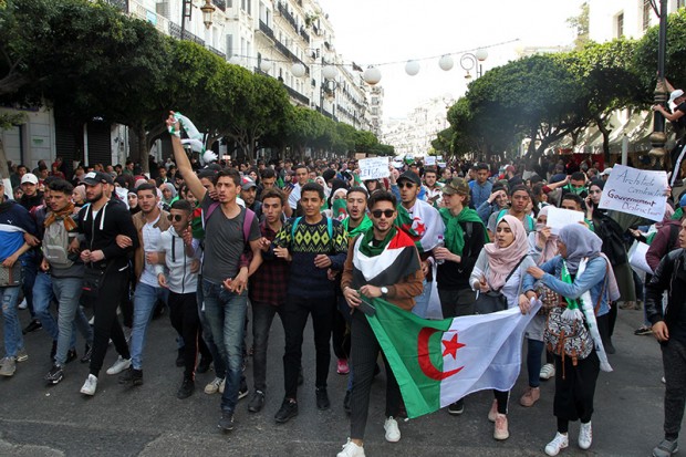 Des milliers d’étudiants battent le pavé à travers le pays pour la 9e semaine consécutive : Un avant-goût du 10ème vendredi…