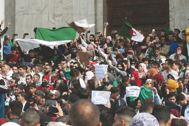 Démissions à l’APN, au FCE, rififi chez les partis de l’alliance et à l’UGTA: Le système se lézarde