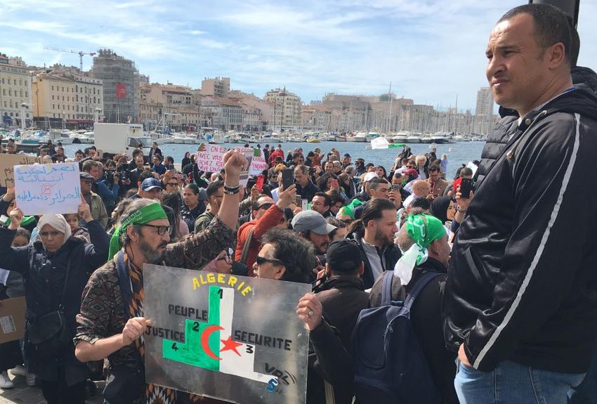 Marseille : manifestation anti Bouteflika sur le Vieux Port