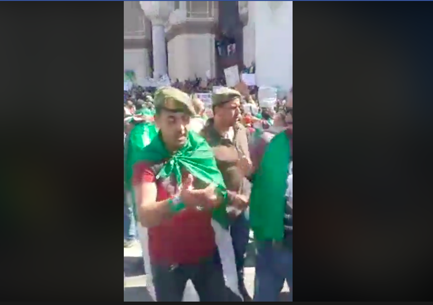 Alger : de plus en plus de monde à la Grande Poste et sur Didouche