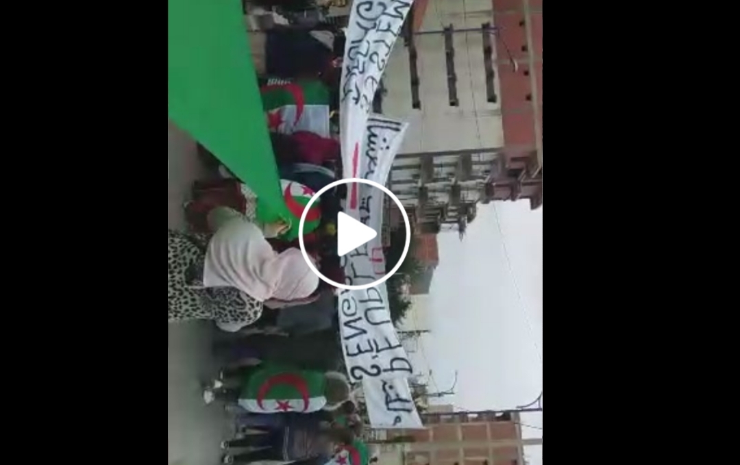 Les femmes manifestent contre le 5e mandat à Tichy ! [Vidéo]