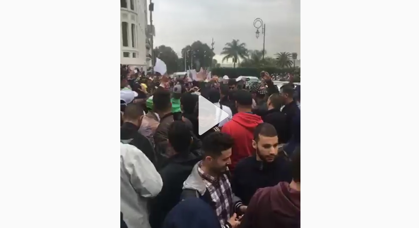 Début du rassemblement anti 5e mandat à la Grande Poste d&rsquo;Alger !