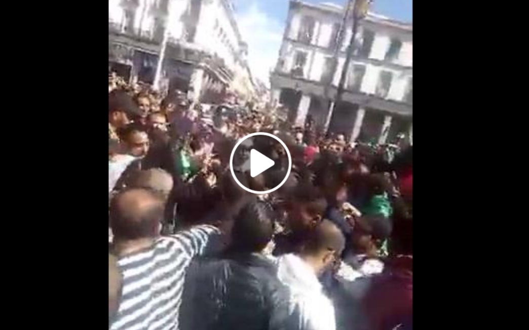 Des militants FLN chahutés par les manifestants à Annaba ! [Vidéo]