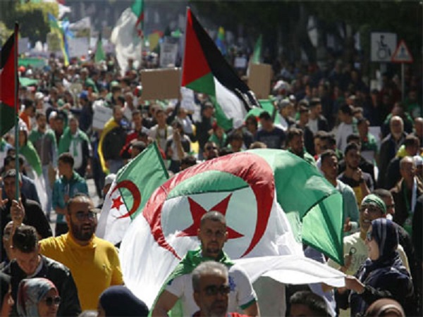 6ème semaine des marches à travers le pays : Des dizaines de milliers de citoyens insistent pour un « changement radical »