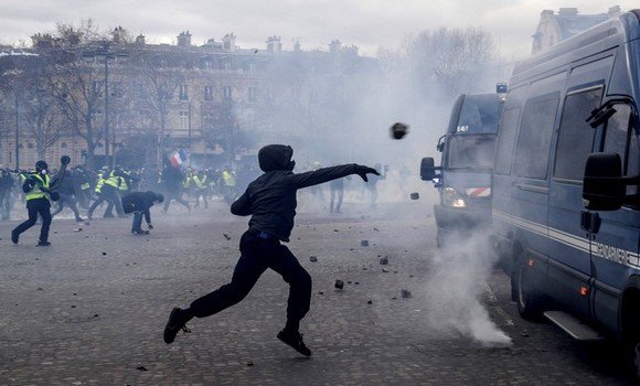 Acte 18 des « gilets jaunes »: violences et scènes d&rsquo;émeutes, pillages et saccages à Paris