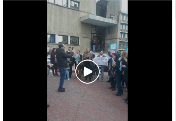 Vidéo : les travailleurs de l’ENTV protestent devant le siège de leur entreprise pour faire leur travail en toute liberté