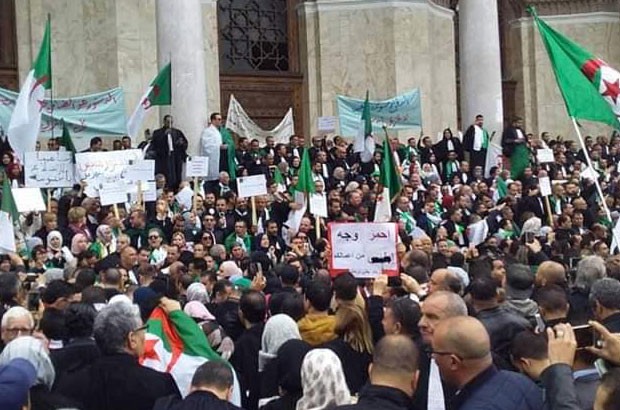 Les avocats exigent « le respect de la Constitution » !