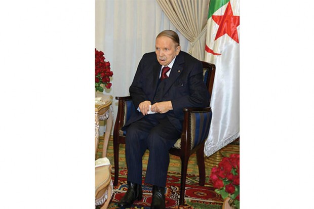 Hués par les foules, chassés de partout…L’impossible vie ordinaire des ex-fidèles de Bouteflika