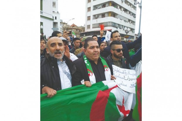 Le P/APW de Constantine marche contre le 5e mandat !