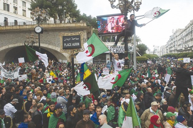 Le peuple déterminé à achever le système !