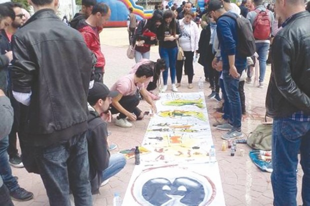 Des artistes occupent le centre ville pour exiger le départ su système / Tizi Ouzou : Révolte’Art, acte II