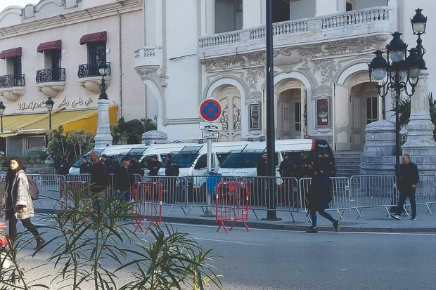 Un sit-in anti-5e mandat de la communauté algérienne interdit en Tunisie !