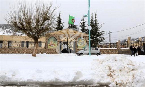 Batna: des paysages enchanteurs façonnés par la neige à plus d’un mètre d’épaisseur