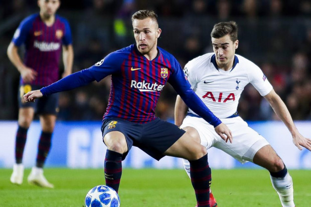 Barça : Arthur se compare à Xavi et Iniesta
