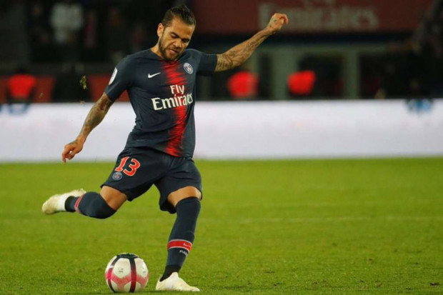 PSG : Alves finalement partant ?