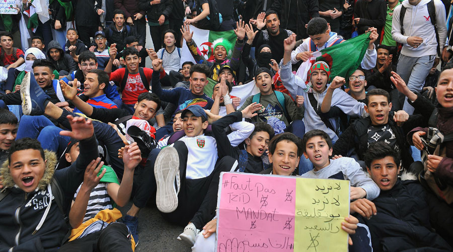 Les lycéens investissent la rue