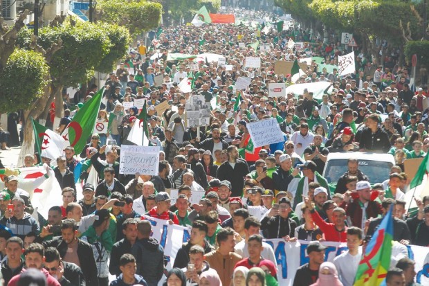 Face à une mobilisation populaire qui ne faiblit pas: Le pouvoir use de manœuvre