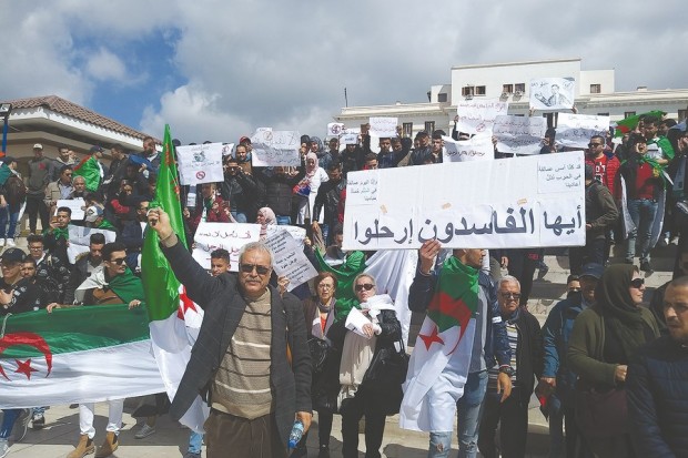 Manifestations pour un changement radical: Un autre vendredi test