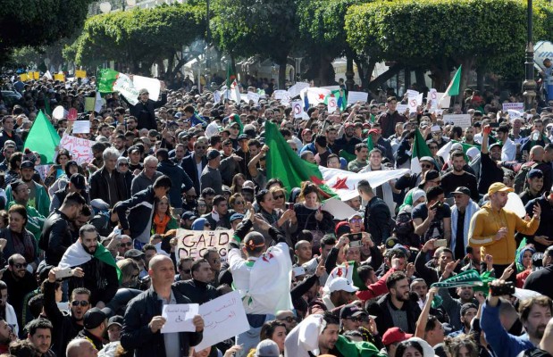 Quatre semaines après le début des manifestations contre le pouvoir en place: Quand les Algériens renouent avec la politique