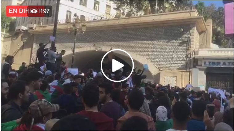 Vidéo : les étudiants manifestent à Alger contre le prolongement du 4e mandat de Bouteflika