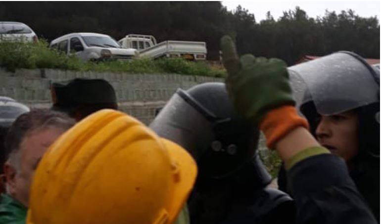 Le ministre des ressources en eau chahuté par les habitants de Sétif.