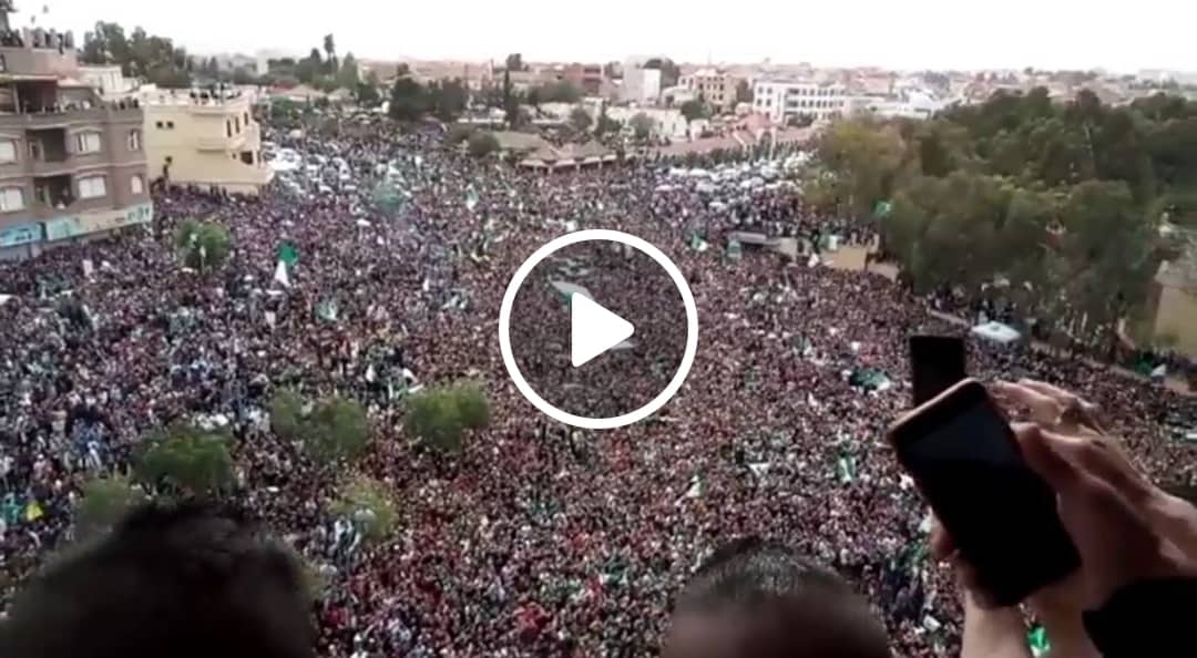 Bordj Bou Arreridj: Une foule impressionnante de manifestants pour le 10e vendredi de contestation [vidéo]