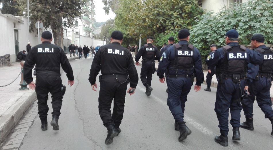 BRI: des éléments de la brigade font irruption dans l’enceinte de la faculté de droit à Said Hamdine [Vidéo]