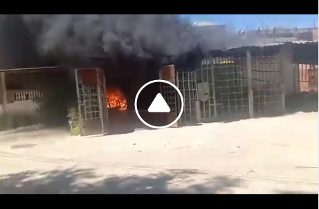 Une maison de débauche incendiée par des habitants de Boumedfaa ! [vidéos]