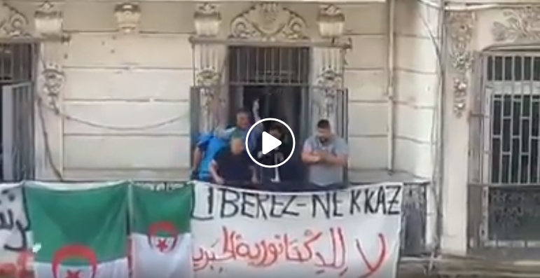 Nekkaz chassé par les manifestants à Alger-centre !