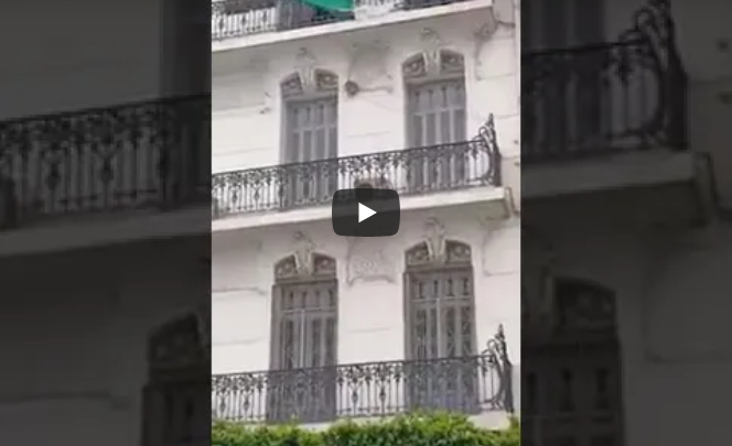 Des reporters d’Ennahar TV chassés par des manifestants aux cris de « dégage » [vidéo]